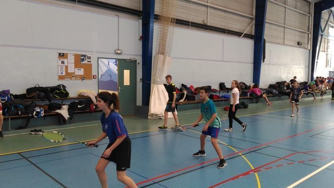 Le double mixte benjamins en action.